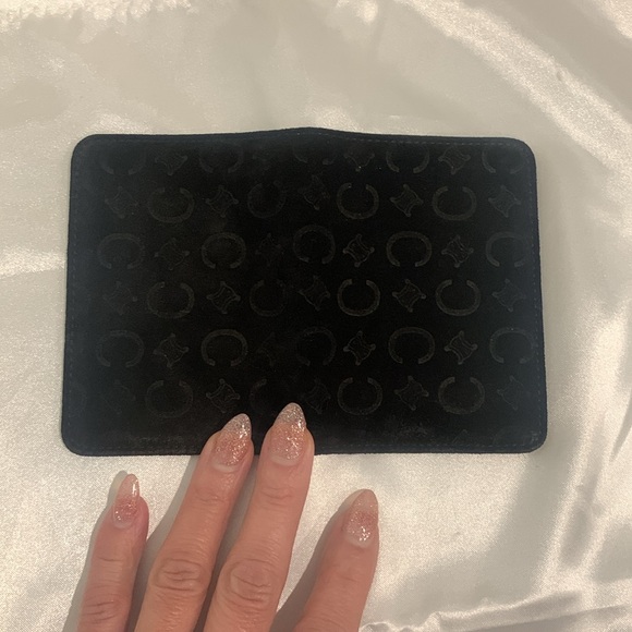 Celine - Picture 3 of 4